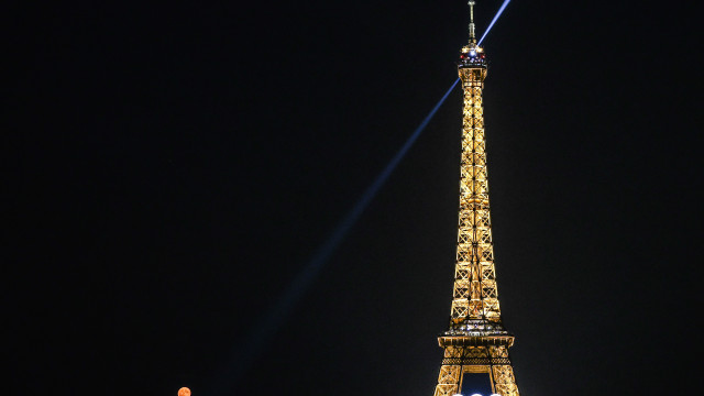 The Eiffel Tower will keep the Olympic rings even after the games